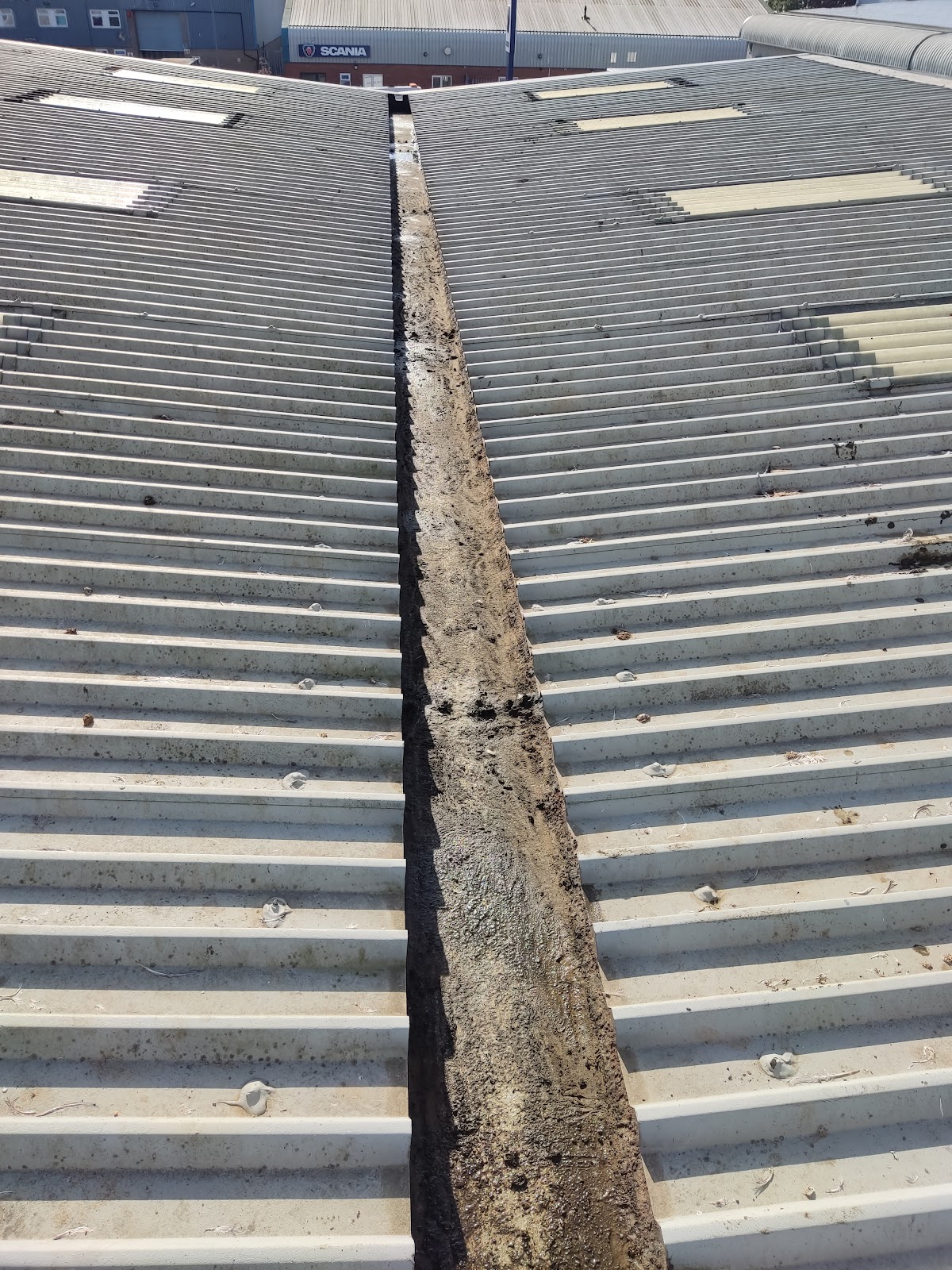Commercial roof gutter channel